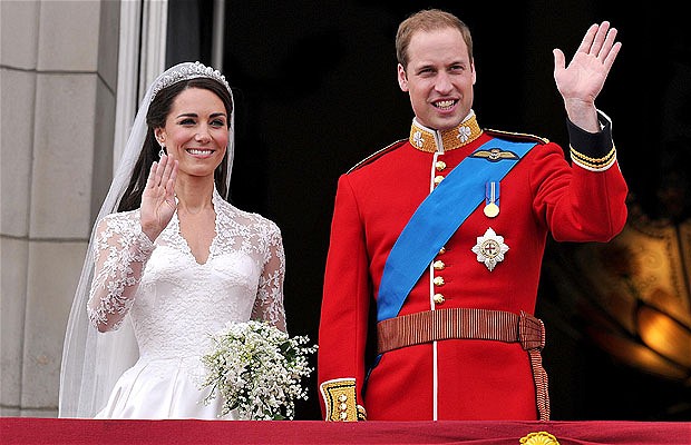 Prince William and Kate wave to the crowds